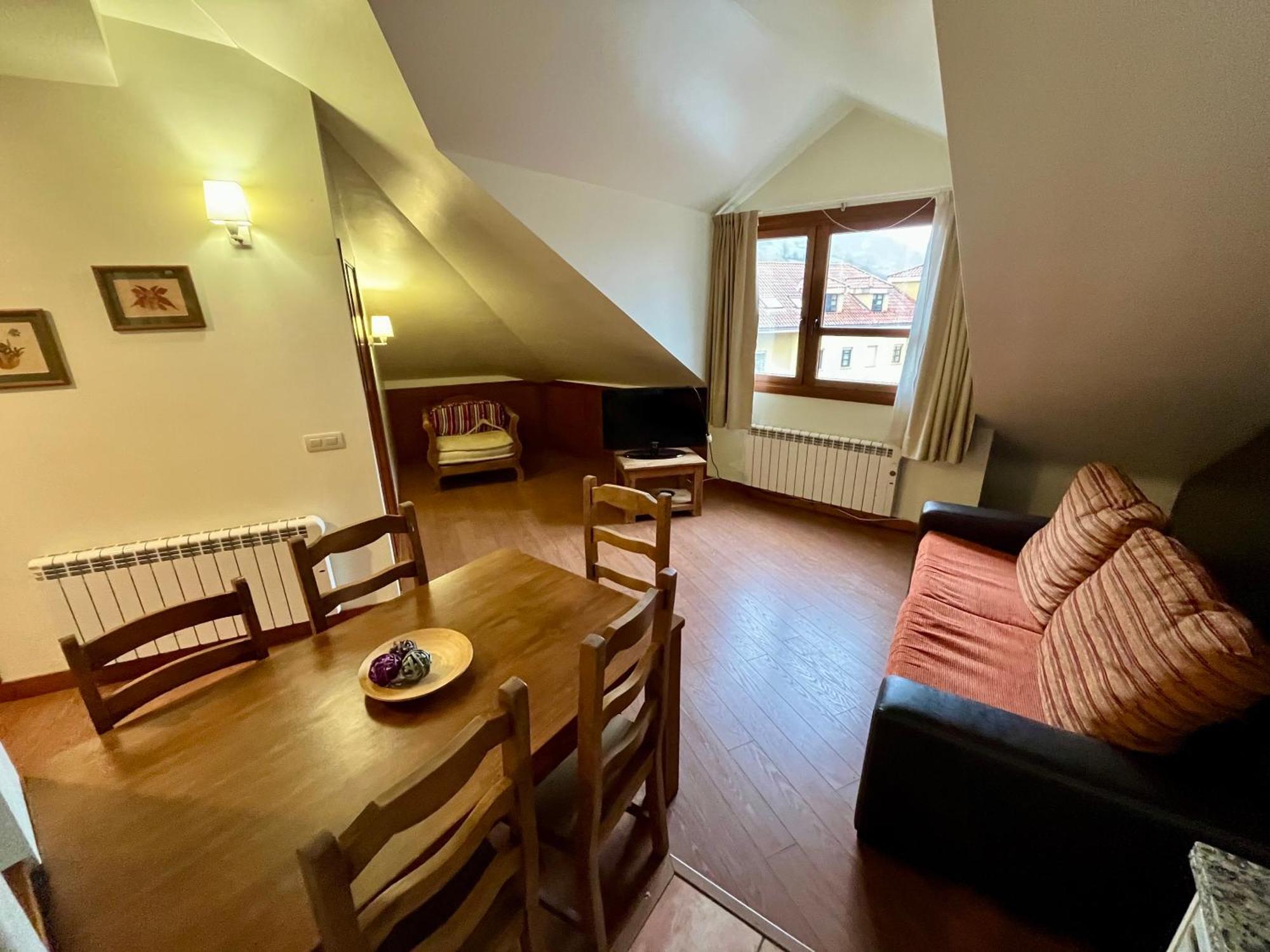 Lotila Flats Cuirgu Aparthotel Felechosa Exterior photo
